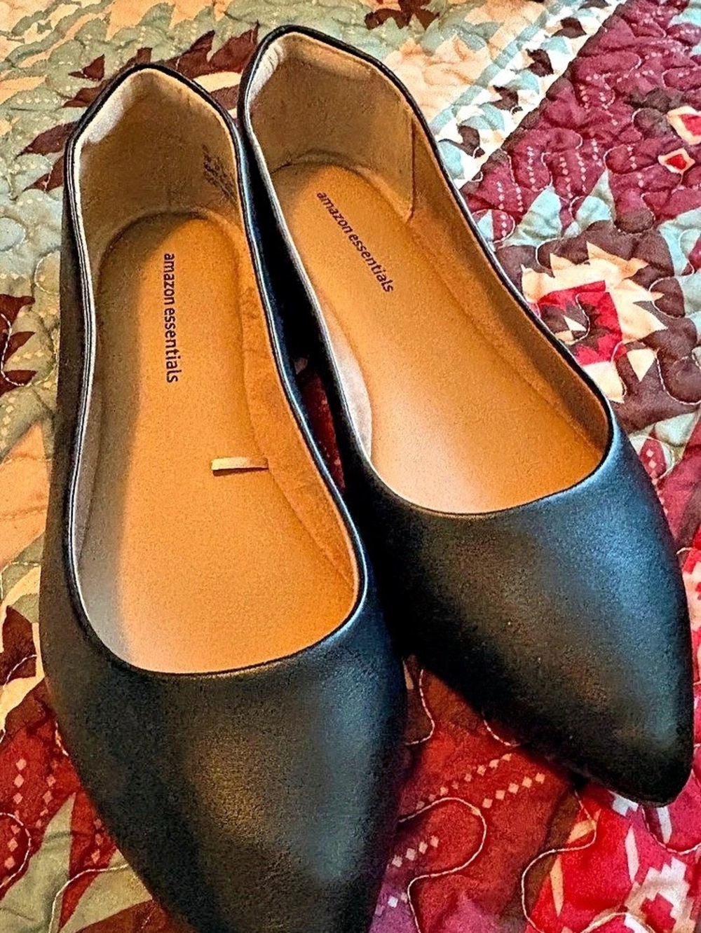 Amazon Essentials Pointed-Toe Ballet Flat Black